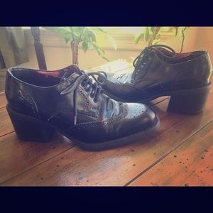 Tommy Hilfiger leather shoes, size 7M.